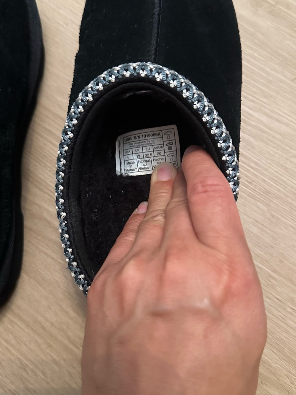 UGG - Picture 4 of 10